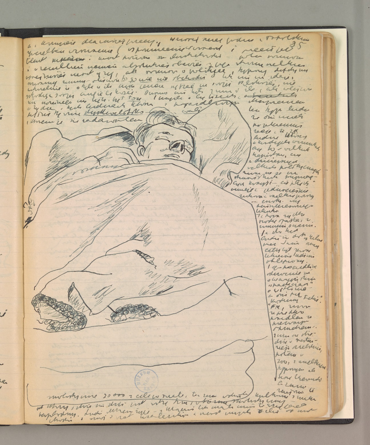Strona częściwo zapisana drobnym pismem. Po środku rysunek śpiącego mężczyzny pod kocem.