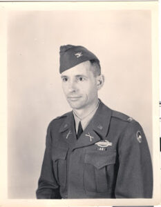 Portret: Pułkownik John Van Vliet w mundurze, lata pięćdziesiąte. źródło: oflag64altburgund.blogspot.com